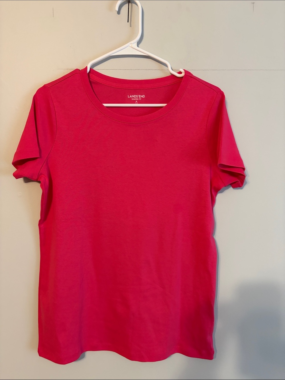 Lands' End Women's Short Sleeve Crew Tee. 💯cotton. - Bright Pink. Med.